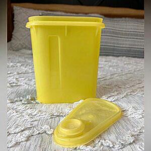 Vintage Yellow Tupperware‎ 1 Quart Pitcher 792-7